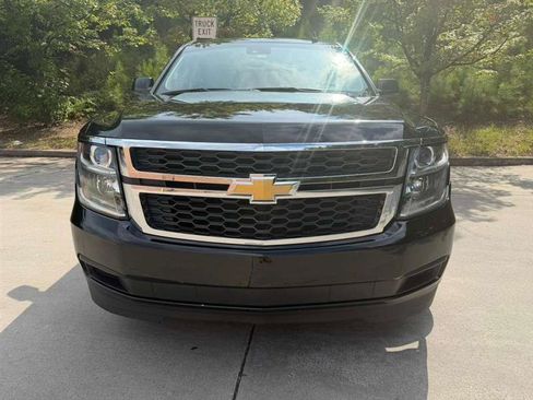 Used 2019 Chevrolet Suburban LT RWD image 2