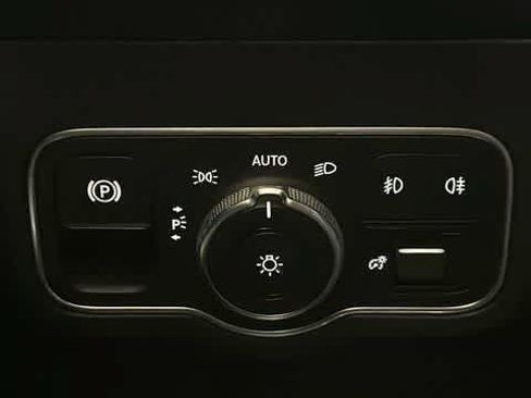Used 2022 Mercedes-Benz GLB 250 4MATIC image 13