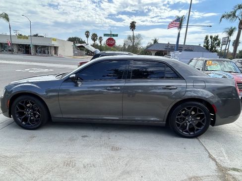 Used 2019 Chrysler 300 Touring w/ Sport Appearance Package RWD image 6