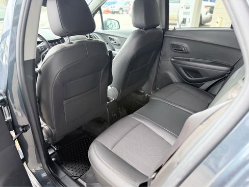 Used 2022 Chevrolet Trax LT w/ LT Convenience Package image 31