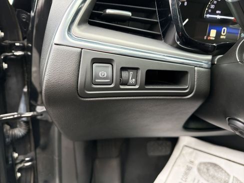 Used 2018 Cadillac XT5 Premium Luxury image 17