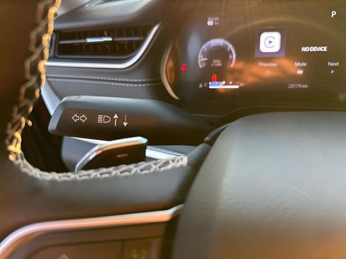 Used 2022 Jeep Grand Cherokee Laredo w/ Luxury Tech Group I image 32