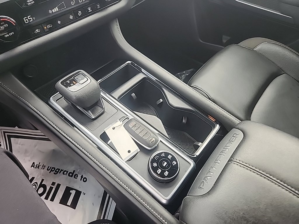 Used 2025 Nissan Pathfinder SL AWD/4WD image 20