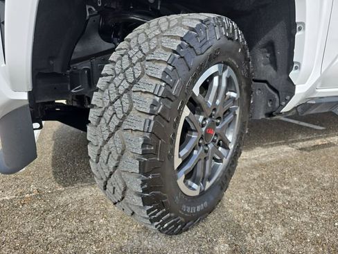 Certified 2025 Toyota Tacoma TRD Sport image 32