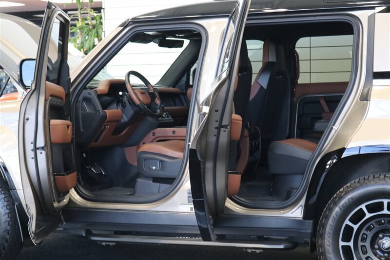 Used 2025 Land Rover Defender 110 AWD/4WD image 54