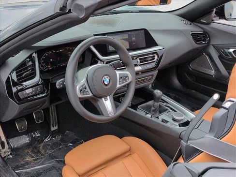 Used 2025 BMW Z4 M40i w/ Edition RWD image 10