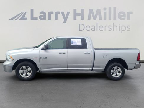 Used 2018 RAM 1500 Classic SLT AWD/4WD image 2
