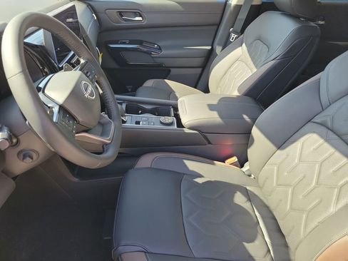 New 2026 Nissan Pathfinder Platinum image 26