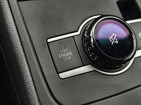 New 2026 Volkswagen Tiguan SE R-Line image 17