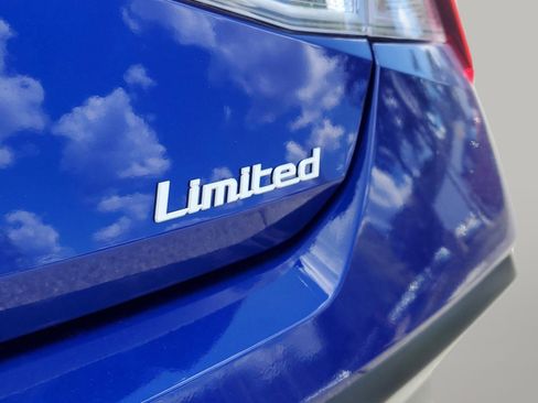 Used 2025 Hyundai Elantra Limited image 8