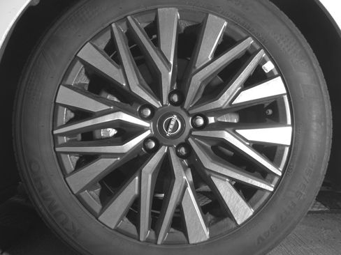 Used 2025 Nissan Altima 2.5 SV image 12