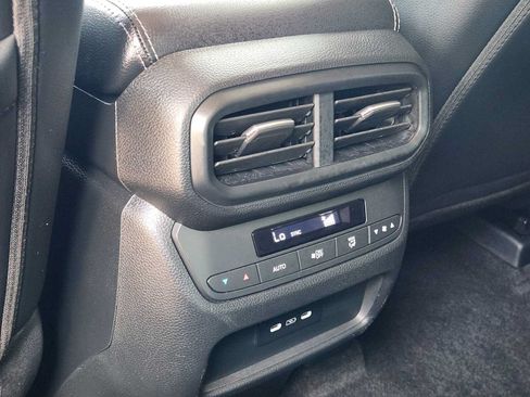 Used 2025 Honda Pilot Touring image 29