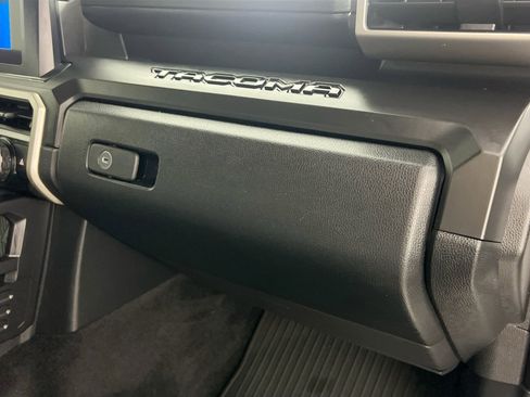 Used 2025 Toyota Tacoma SR image 35