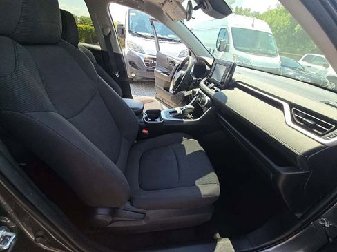 Used 2020 Toyota RAV4 LE image 13