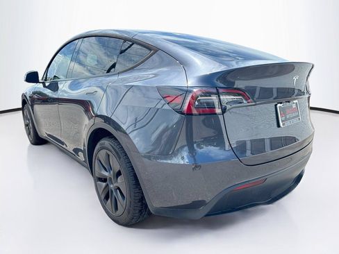 Used 2025 Tesla Model Y Long Range RWD image 3