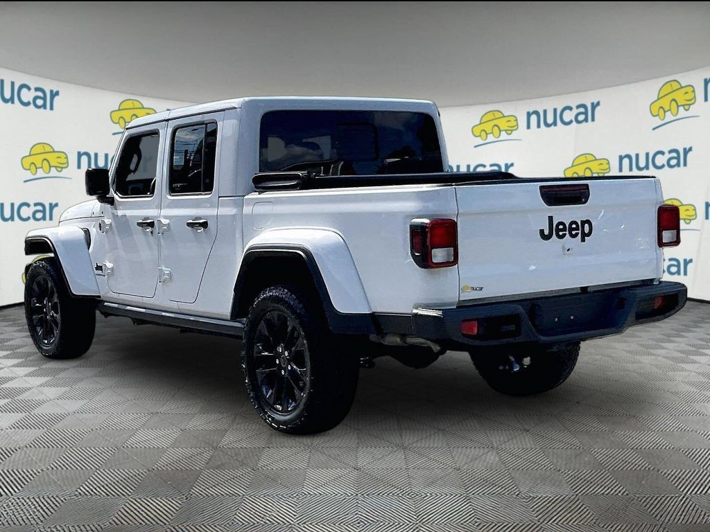 Used 2025 Jeep Gladiator Sport AWD/4WD image 4