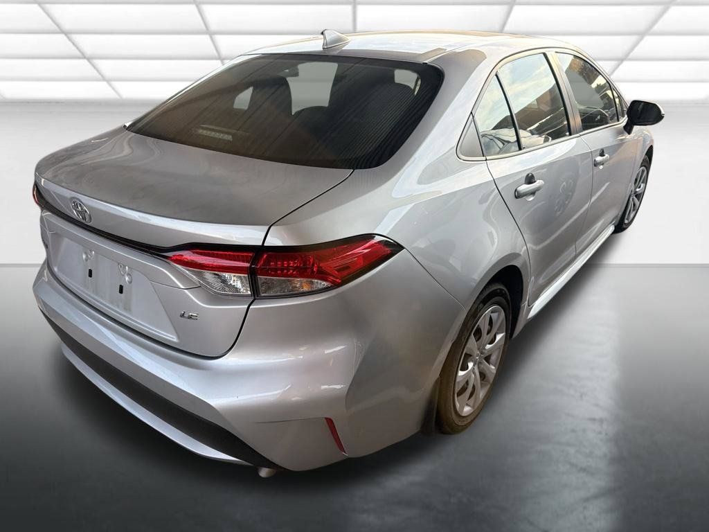 Used 2021 Toyota Corolla LE FWD image 2