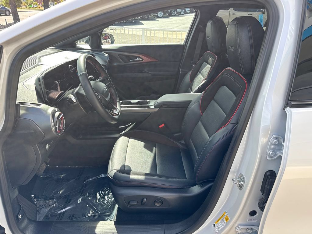 Used 2025 Chevrolet Equinox EV RS w/ LPO, Trailering Package AWD/4WD image 9