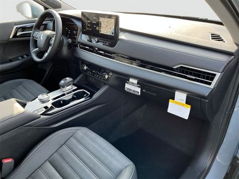 New 2026 Mitsubishi Outlander SE image 32