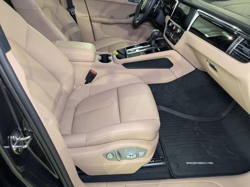 Certified 2025 Porsche Macan AWD/4WD image 23