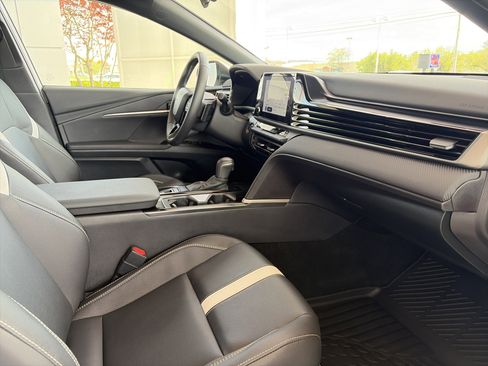 Certified 2025 Toyota Camry SE image 23