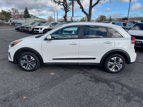 Used 2022 Kia Niro EX Premium image 2
