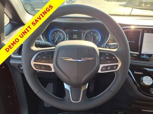 New 2026 Chrysler Pacifica Select image 12