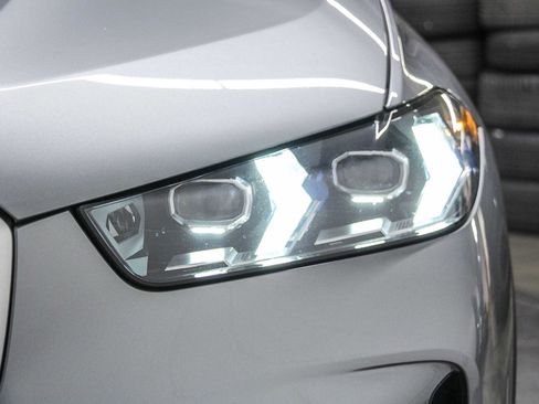 Used 2025 BMW X5 sDrive40i w/ Premium Package image 10