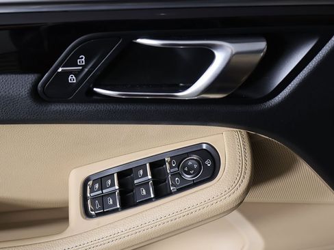 Used 2022 Porsche Macan image 33