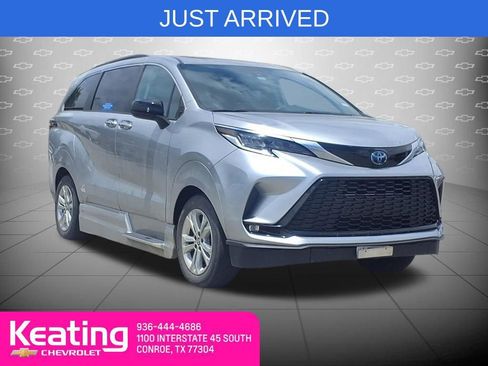 Used 2023 Toyota Sienna XSE w/ XSE Plus Package AWD/4WD image 1