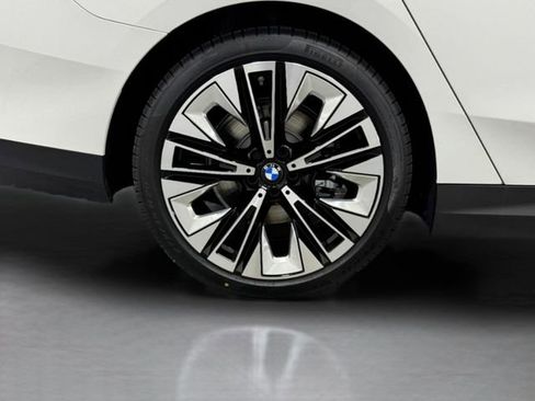 New 2026 BMW 530i xDrive w/ Premium Package AWD/4WD image 9