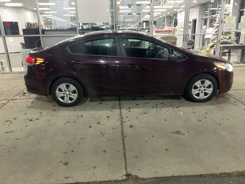 Used 2018 Kia Forte LX w/ LX Rear Camera Package image 5