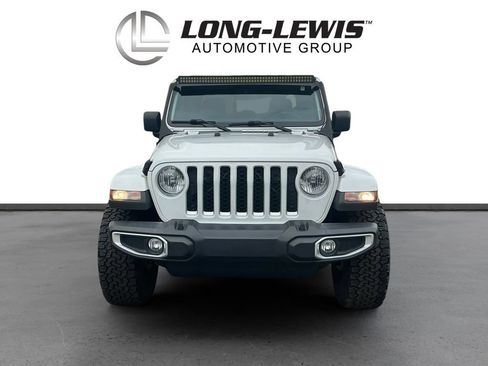 Used 2023 Jeep Gladiator Overland w/ Trailer Tow Package AWD/4WD image 11