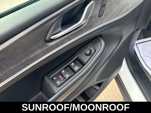 Used 2024 Jeep Grand Cherokee L Limited w/ Black Appearance Package image 13