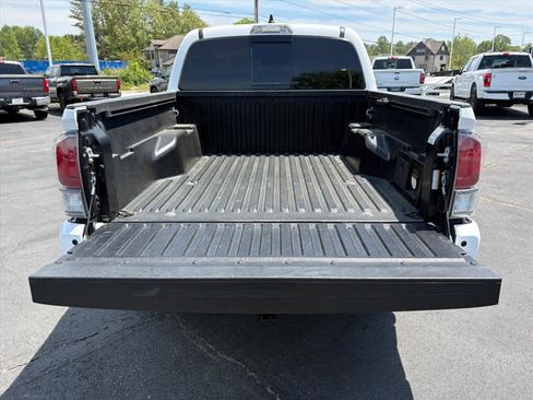 Used 2022 Toyota Tacoma TRD Sport w/ Technology Package AWD/4WD image 30