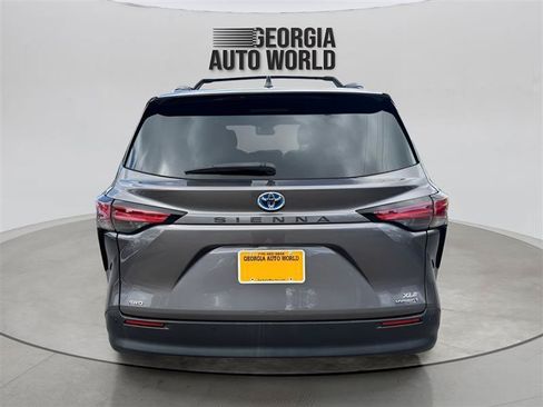 Used 2021 Toyota Sienna XLE AWD/4WD image 14