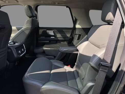 Used 2025 Ford Expedition Active AWD/4WD image 5