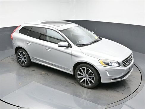 Used 2017 Volvo XC60 T6 Inscription w/ Climate Package image 17