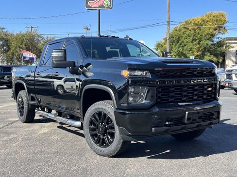 Used 2022 Chevrolet Silverado 2500 Custom w/ Custom Convenience Package image 2
