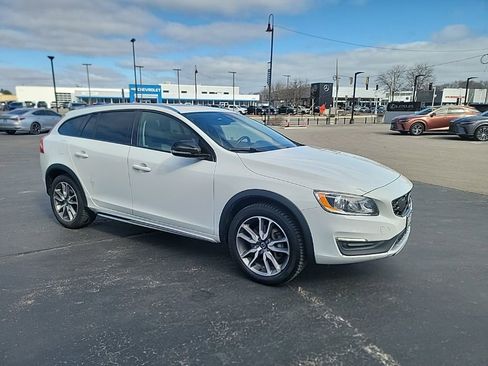 Used 2018 Volvo V60 T5 Cross Country image 7