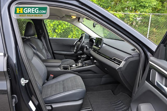 Used 2024 Mitsubishi Outlander SE FWD image 11