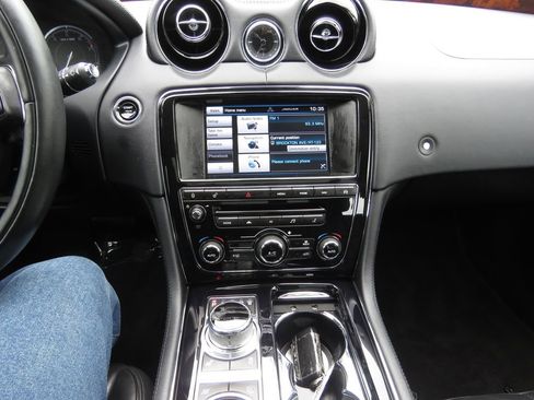Used 2015 Jaguar XJ AWD image 27