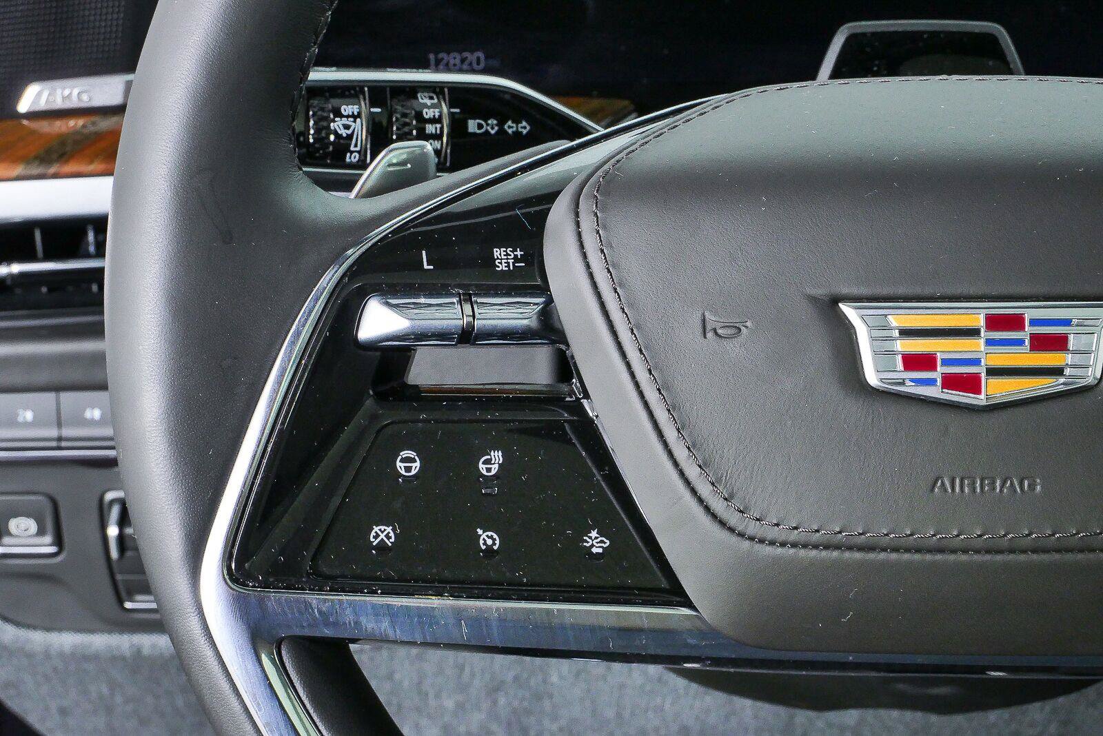 Used 2026 Cadillac Escalade ESV Platinum Sport w/ LPO, ONYX Package AWD/4WD image 11