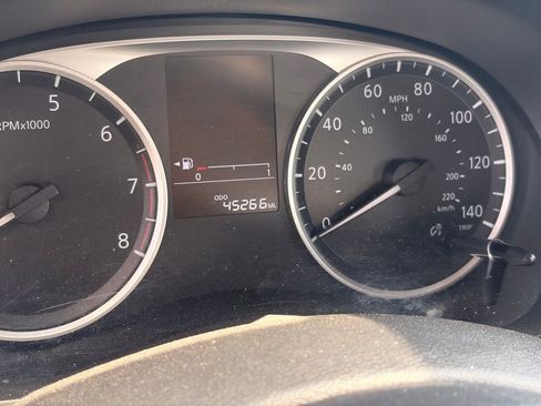 Used 2024 Nissan Versa S FWD image 9