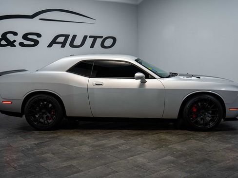 Used 2010 Dodge Challenger SRT8 w/ SRT Option Group II RWD image 6