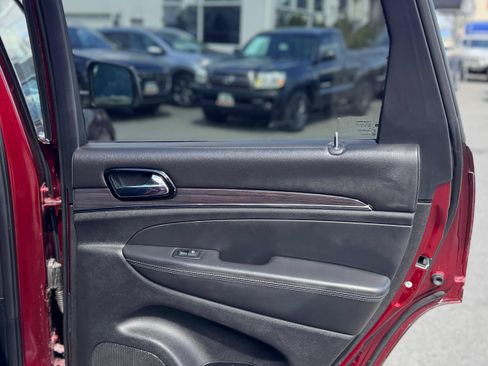 Used 2020 Jeep Grand Cherokee Overland AWD/4WD image 19