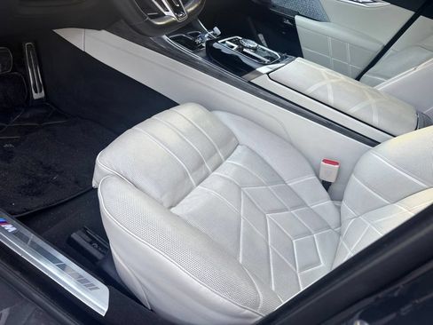 Used 2023 BMW i7 xDrive60 w/ Executive Package 2 AWD/4WD image 17