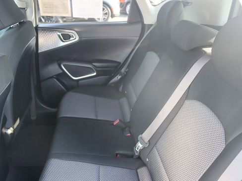 Used 2023 Kia Soul LX w/ LX Technology Package image 35