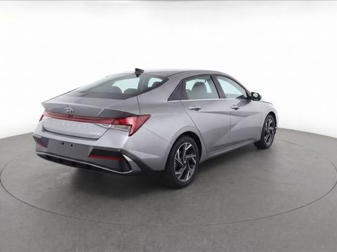 Certified 2025 Hyundai Elantra Limited FWD image 6