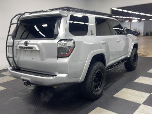 Used 2017 Toyota 4Runner SR5 AWD/4WD image 18